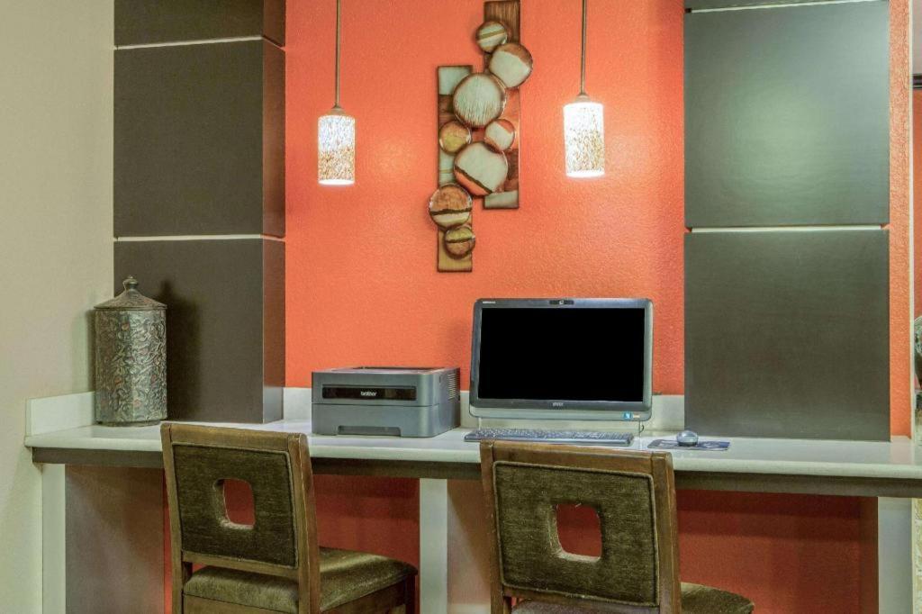 Hotel Super 8 By Wyndham Mansfield La Esterno foto